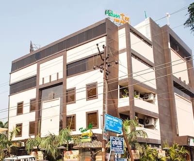 https://imgcld.yatra.com/ytimages/image/upload/t_hotel_yatra_city_desktop/v1486386090/Domestic Hotels/Hotels_Aligarh/Hotel Palm Tree, Aligarh/facade.jpg